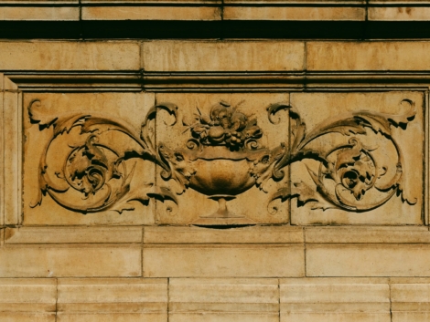 photo-1709297505343-1d69828b7508